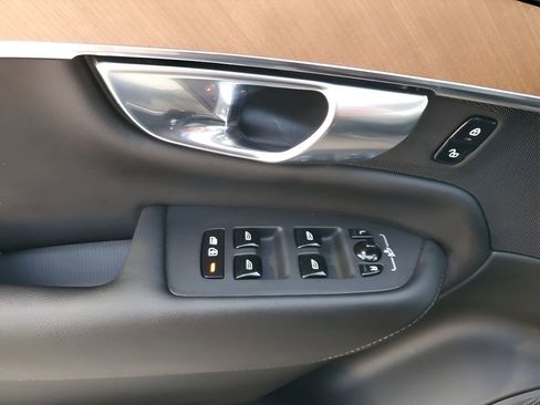 Used 2023 Volvo XC90 B6 Plus image 28