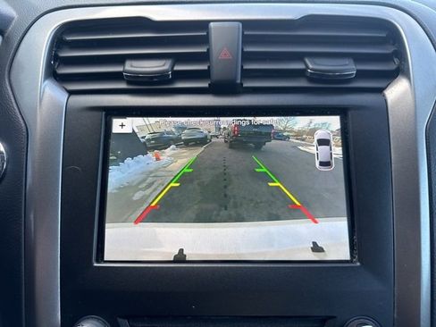 Used 2017 Ford Fusion SE w/ Fusion SE Technology Package image 17