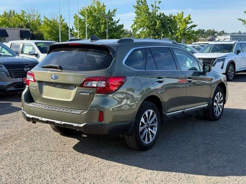 Used 2017 Subaru Outback 2.5i Touring w/ Popular Package #5A AWD/4WD image 4