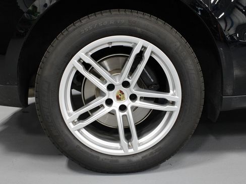 Used 2025 Porsche Macan image 13