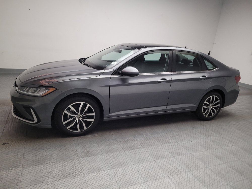 Used 2025 Volkswagen Jetta SE FWD image 2