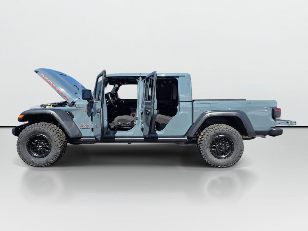Used 2025 Jeep Gladiator Mojave w/ Convenience Group AWD/4WD image 8