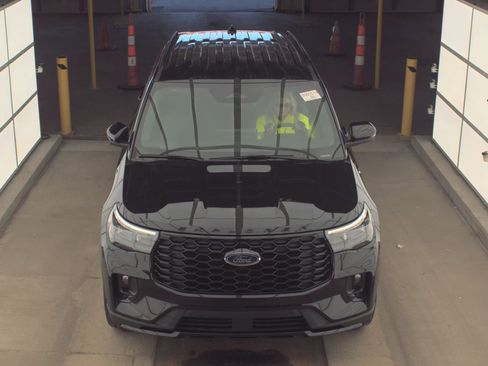 Used 2025 Ford Explorer ST-Line w/ Premium Package image 3