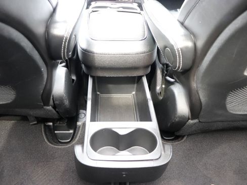 Used 2025 Chrysler Pacifica Limited image 25