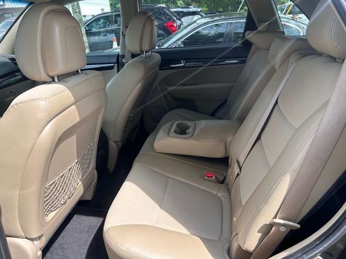 Used 2011 Kia Sorento EX image 11