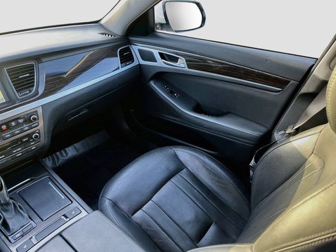 Used 2015 Hyundai Genesis 3.8 RWD image 23