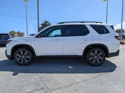 New 2026 Honda Pilot Sport image 7