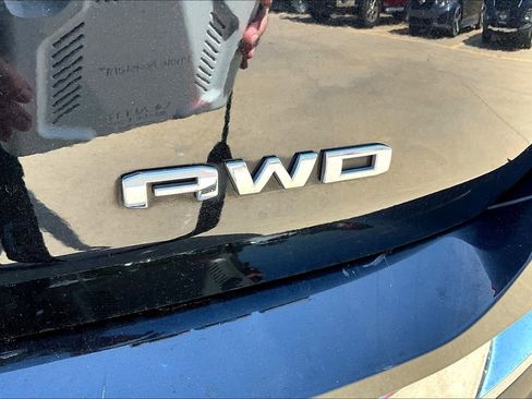 Used 2023 GMC Terrain SLT image 38