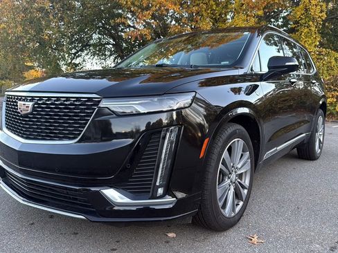 Used 2025 Cadillac XT6 Premium Luxury image 3