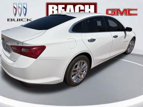 Used 2018 Chevrolet Malibu LT w/ Leather Package FWD image 6