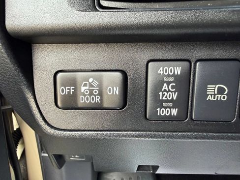 Used 2019 Toyota Tacoma TRD Off-Road w/ Technology Package AWD/4WD image 30