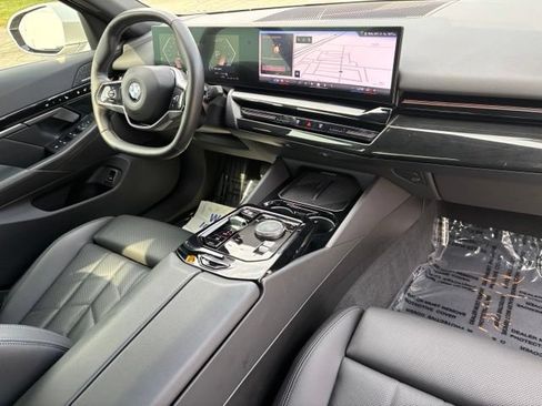 Used 2024 BMW 530i xDrive w/ Convenience Package AWD/4WD image 29