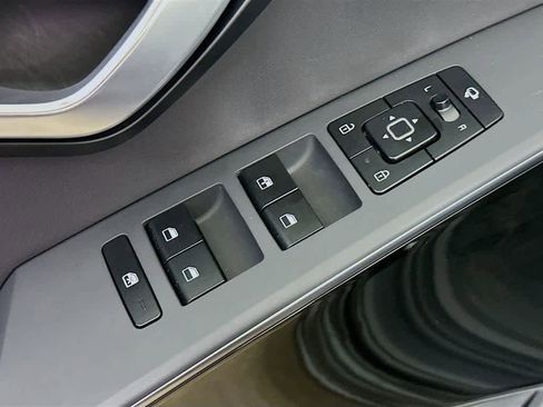 Used 2024 Kia Niro EX Touring image 29