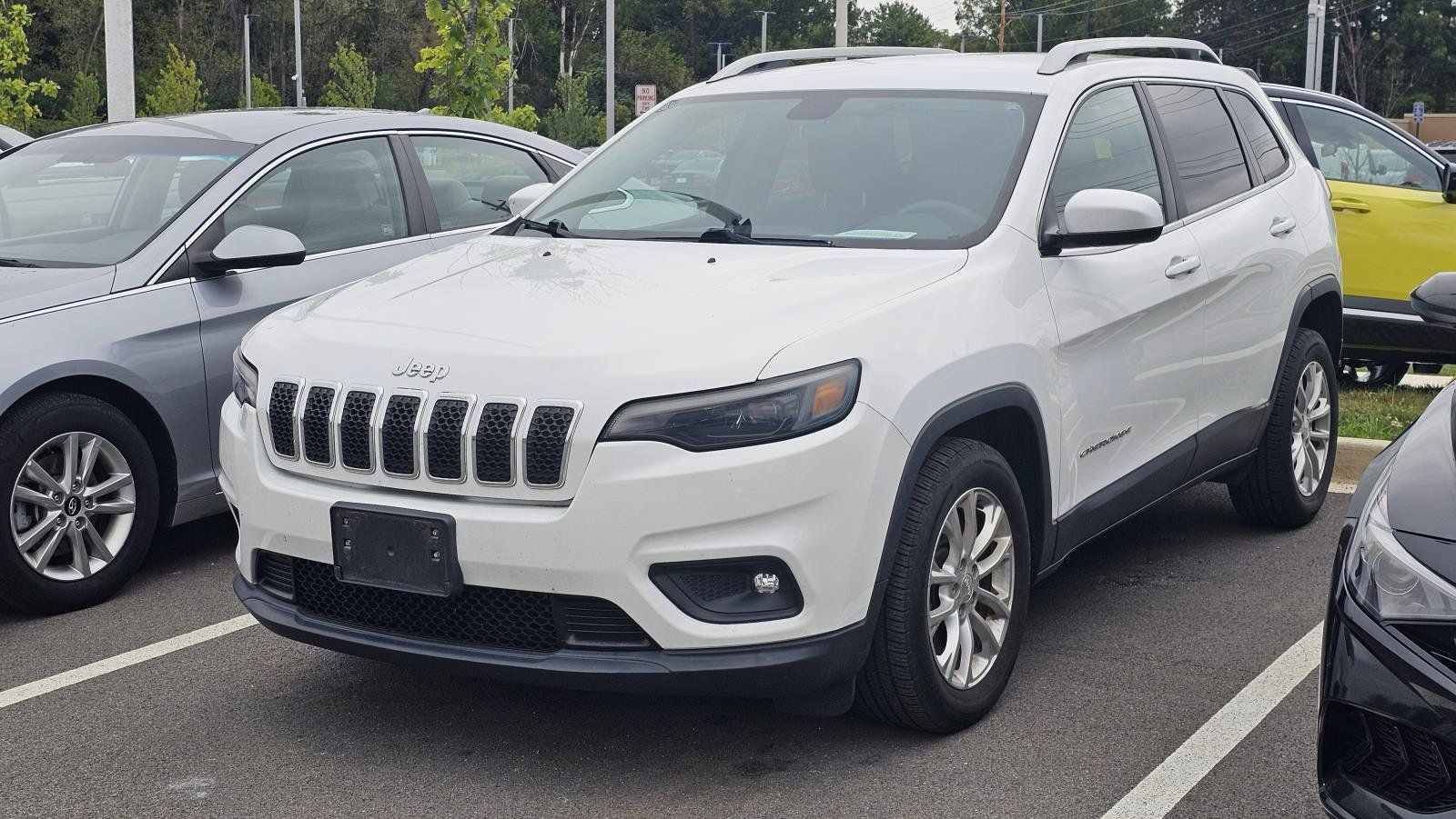 Used 2019 Jeep Cherokee Latitude w/ Popular Appearance Group FWD image 1