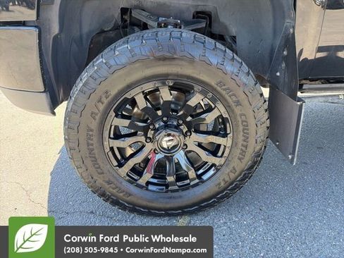 Used 2011 GMC Sierra 2500 Denali w/ Suspension Package, Off-Road AWD/4WD image 9