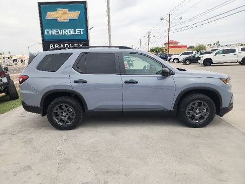 Used 2025 Honda Pilot TrailSport image 3
