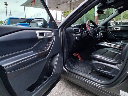 Used 2020 Ford Explorer XLT w/ Equipment Group 202A RWD image 8