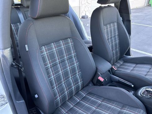 Used 2012 Volkswagen Golf 4-Door FWD image 35