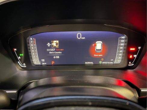 Used 2023 Honda Pilot Elite image 16