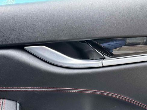 Used 2018 Maserati Levante GranSport image 38