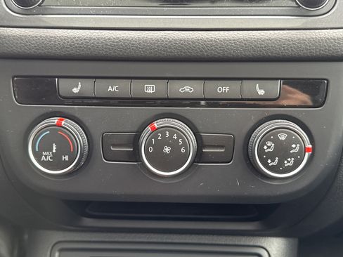 Used 2016 Volkswagen Tiguan SE image 19