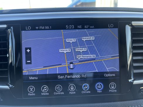 Used 2017 Chrysler Pacifica Platinum FWD image 28