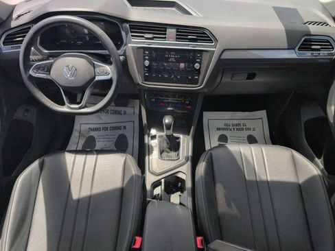 Used 2024 Volkswagen Tiguan SE image 25