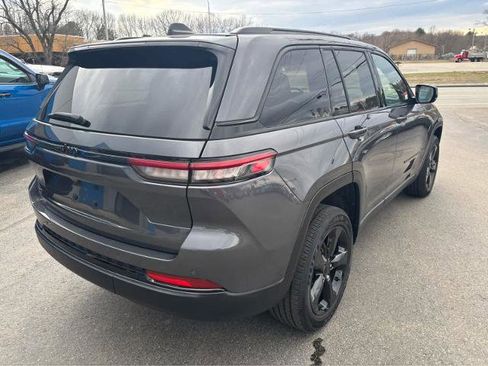 Used 2023 Jeep Grand Cherokee Altitude image 12