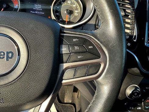 Used 2019 Jeep Cherokee Limited image 11