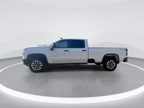 Used 2022 Chevrolet Silverado 2500 Custom w/ Custom Value Package AWD/4WD image 5