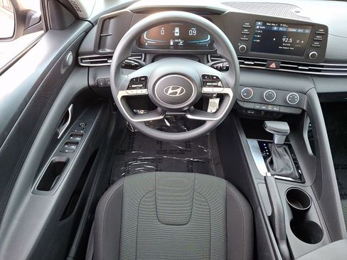 Used 2026 Hyundai Elantra SE FWD image 11