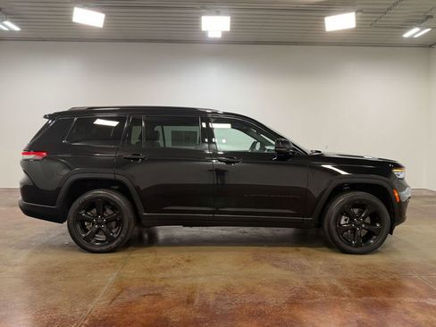 Used 2023 Jeep Grand Cherokee L Laredo image 24