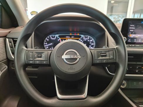 Used 2023 Nissan Rogue S AWD/4WD image 12