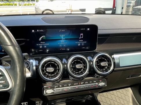 Certified 2021 Mercedes-Benz GLB 250 4MATIC image 11