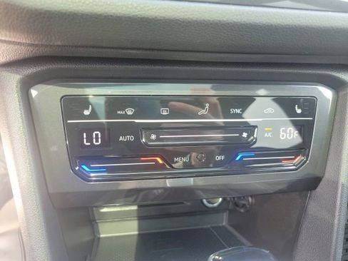 New 2024 Volkswagen Tiguan SE R-Line image 41