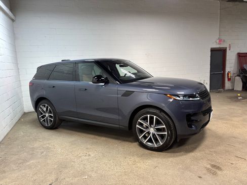 Used 2023 Land Rover Range Rover Sport SE AWD/4WD image 5