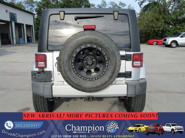 Used 2012 Jeep Wrangler Unlimited Sahara w/ Dual Top Group AWD/4WD image 5