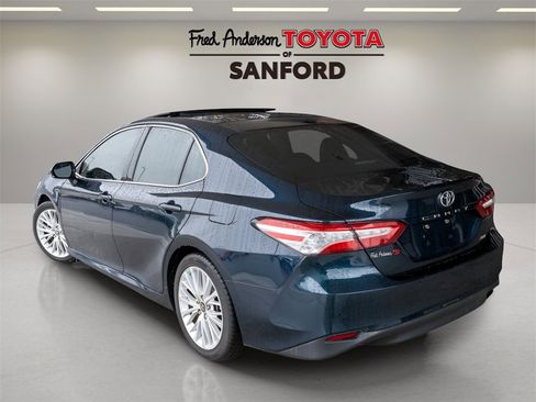 Used 2018 Toyota Camry XLE image 3