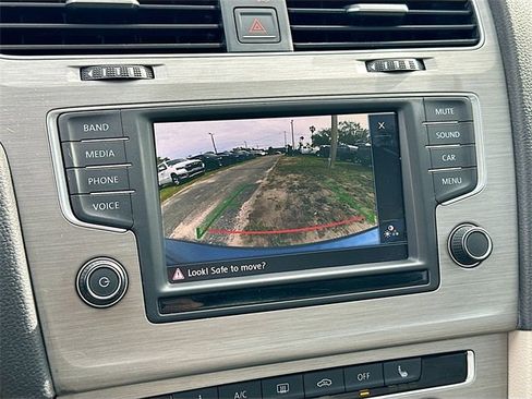 Used 2016 Volkswagen Golf SE image 13