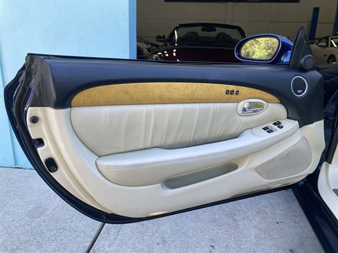 Used 2003 Lexus SC 430 Convertible RWD image 30