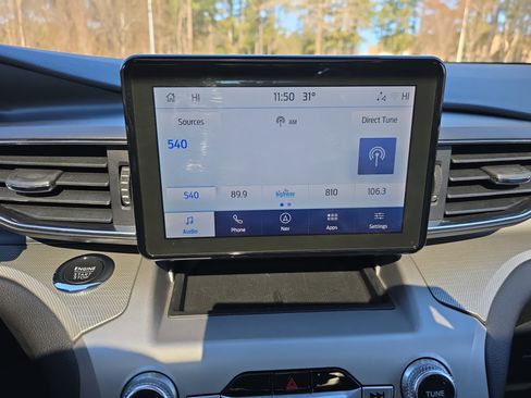 Used 2022 Ford Explorer XLT w/ Equipment Group 202A image 23