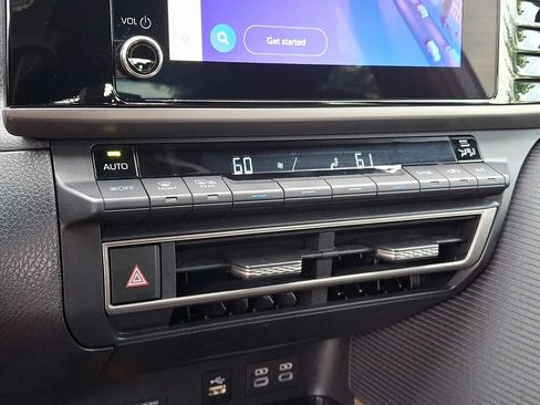 Used 2025 Toyota Camry SE FWD image 17