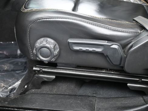 Used 2022 Jeep Gladiator Overland image 12