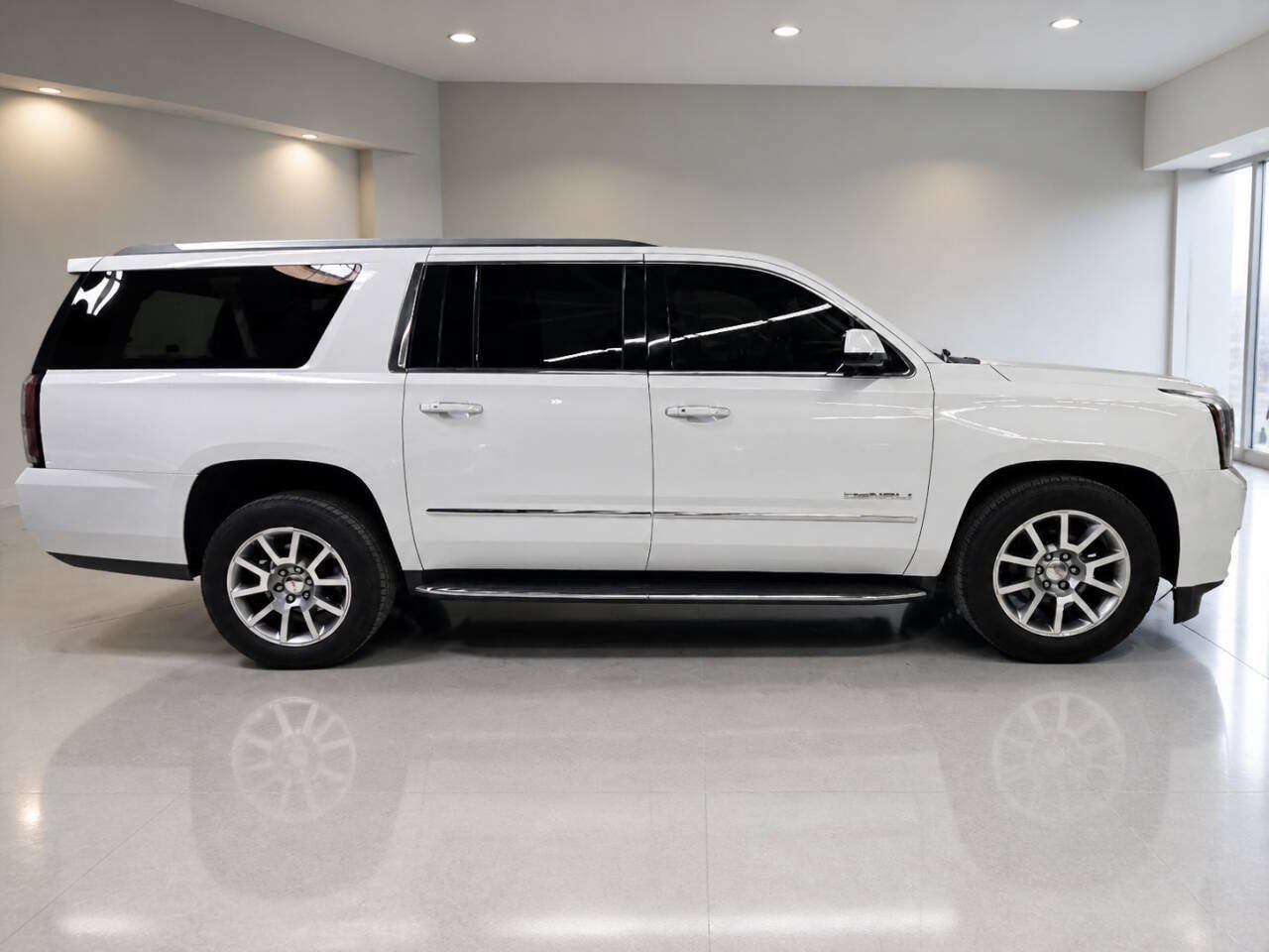 Used 2020 GMC Yukon XL Denali RWD image 6