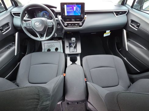 Used 2026 Toyota Corolla Cross LE FWD image 4