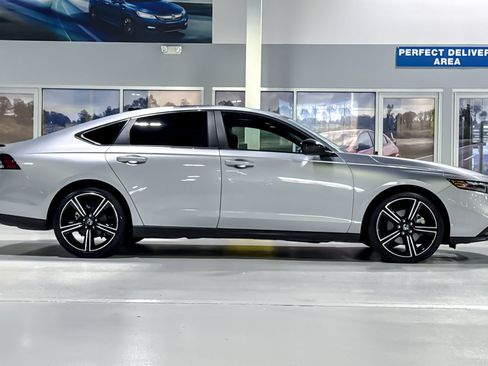 Used 2025 Honda Accord Sport image 7