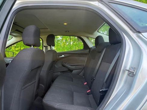 Used 2016 Ford Focus SE w/ SE Power Seat Package FWD image 8