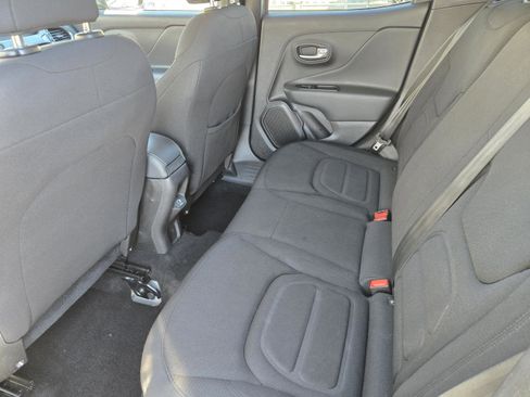 Certified 2022 Jeep Renegade Latitude image 26