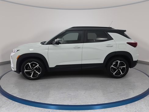 Used 2023 Chevrolet TrailBlazer RS w/ Sun and Liftgate Package image 8