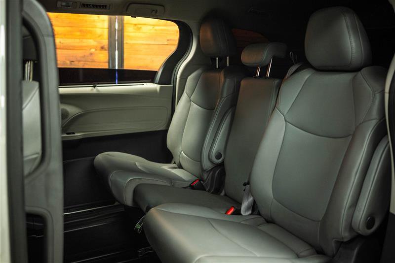 Used 2021 Toyota Sienna XLE w/ XLE Plus Package FWD image 11